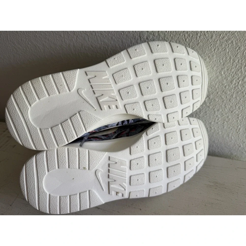 Nike product pair